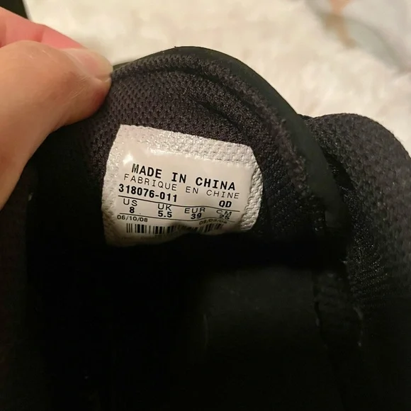 Nike Black Sneakers - Picture 5 of 6